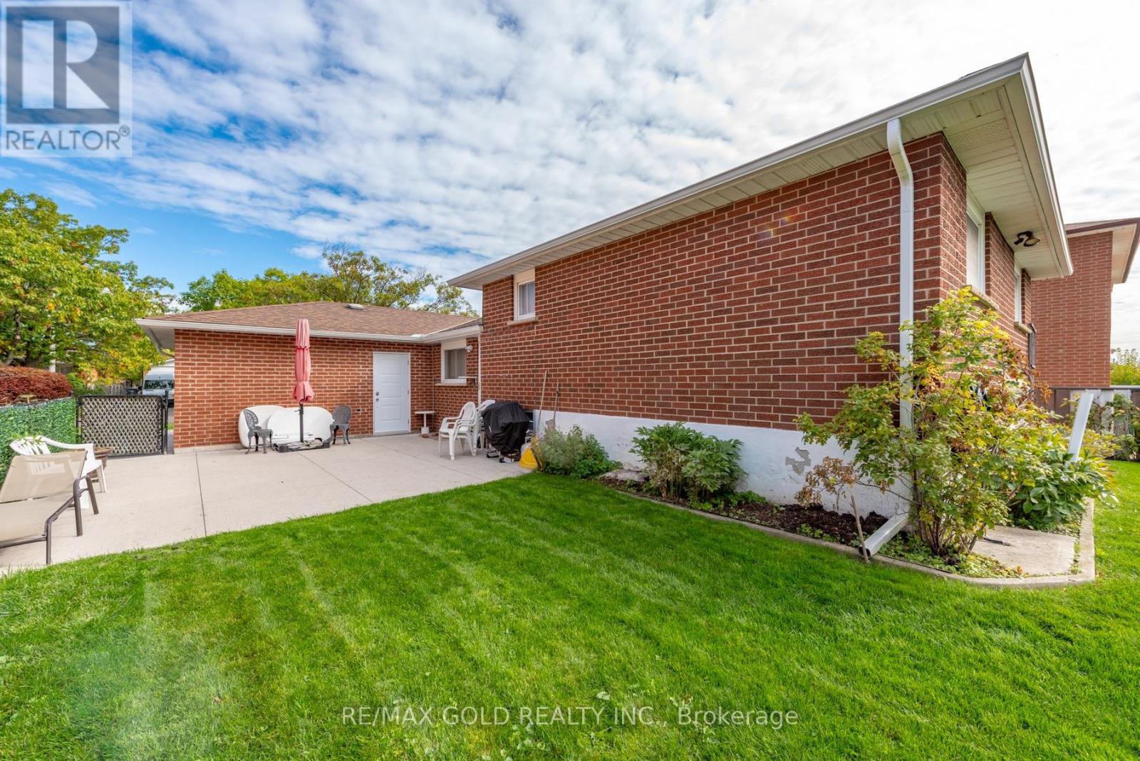 64 Malcolm Crescent, Brampton, Ontario  L6S 3C8 - Photo 35 - W12466630