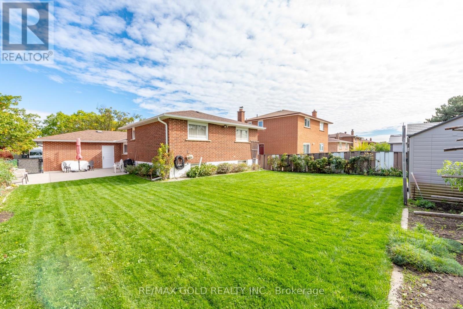 64 Malcolm Crescent, Brampton, Ontario  L6S 3C8 - Photo 37 - W12466630