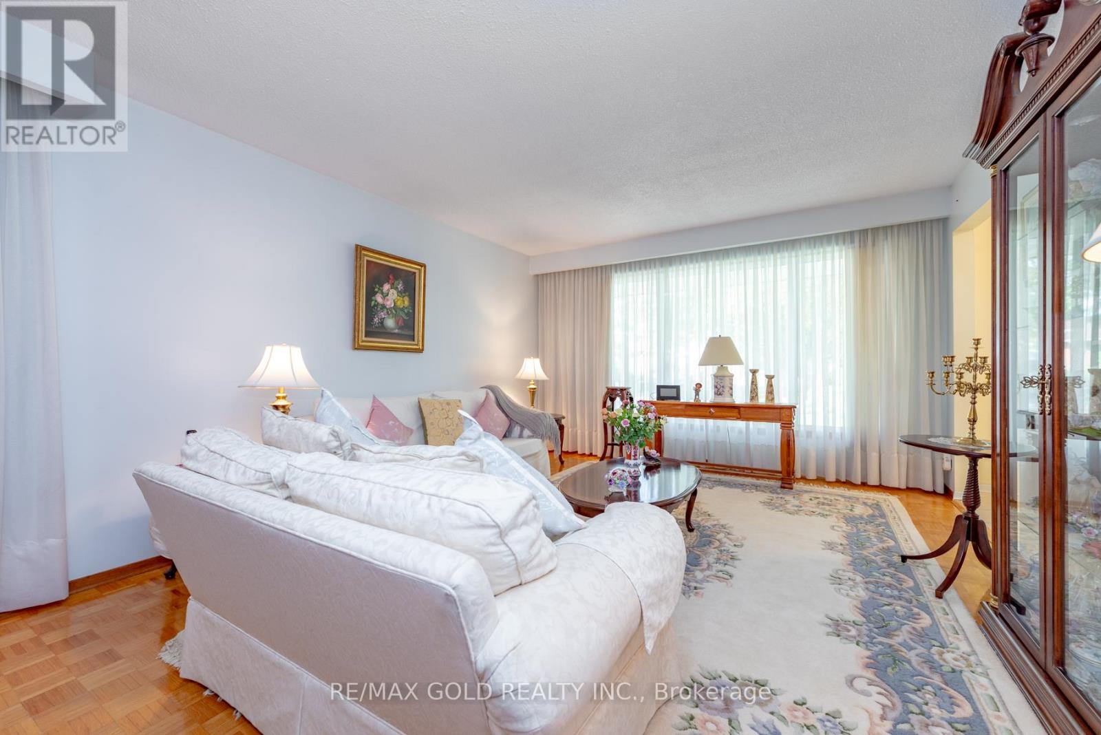 64 Malcolm Crescent, Brampton, Ontario  L6S 3C8 - Photo 9 - W12466630