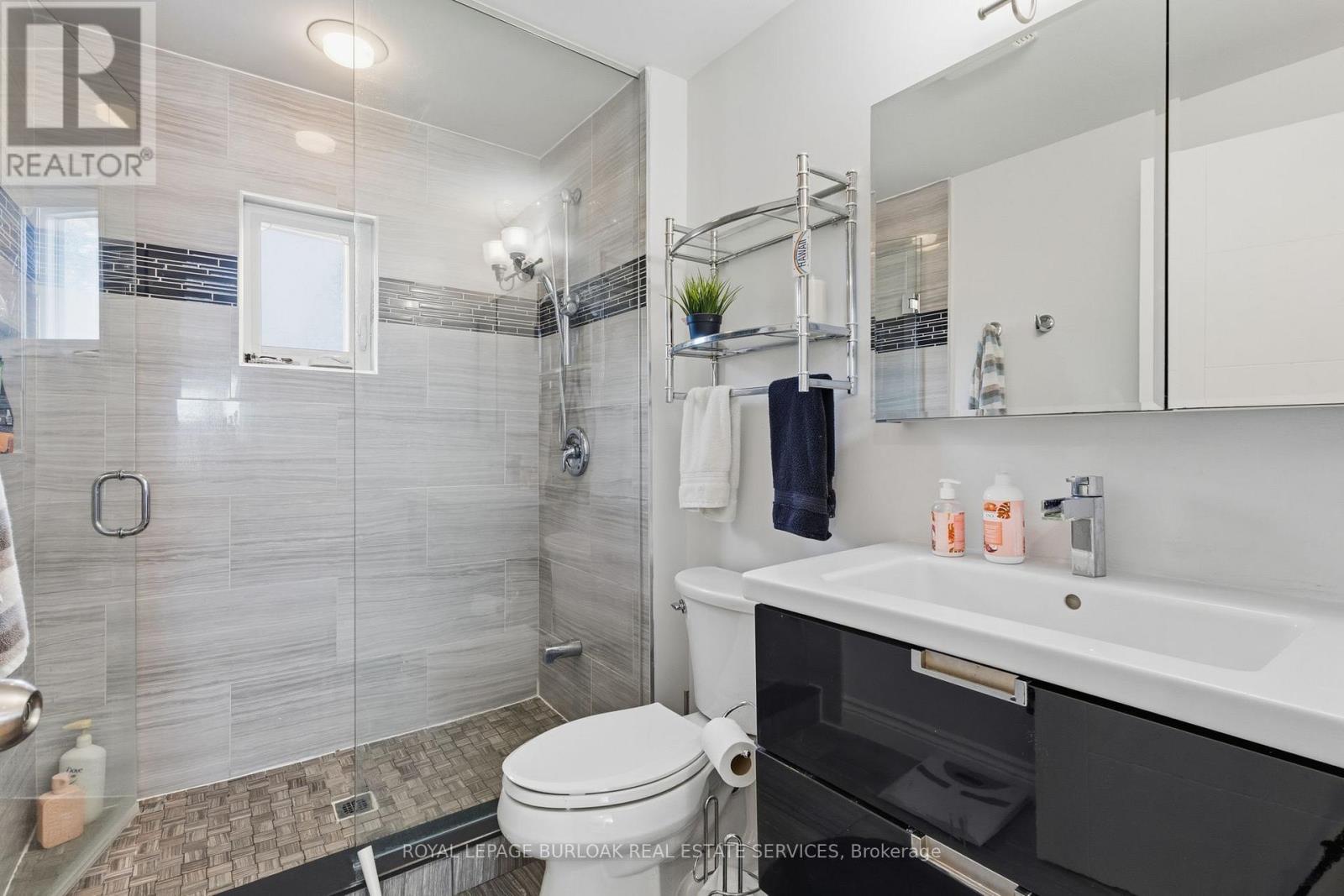 487 White Drive, Milton, Ontario  L9T 4G3 - Photo 15 - W12466637