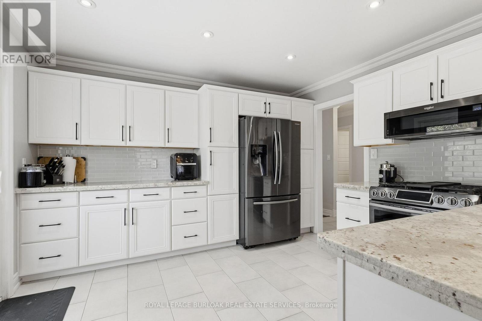 487 White Drive, Milton, Ontario  L9T 4G3 - Photo 8 - W12466637