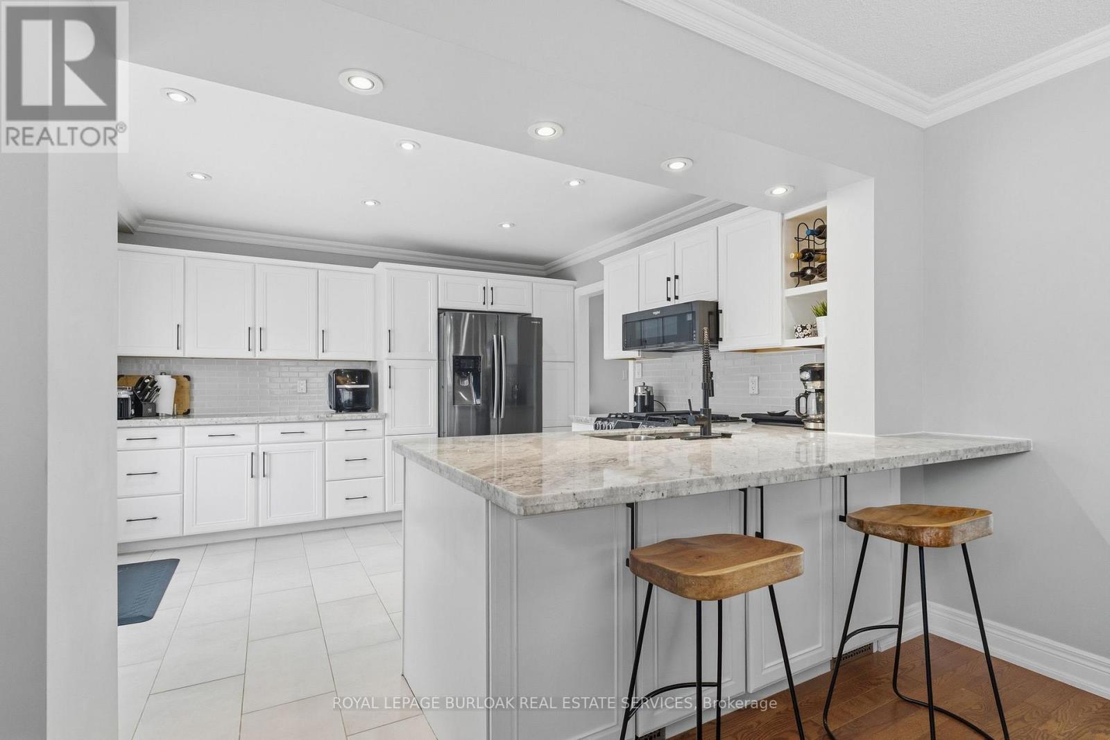 487 White Drive, Milton, Ontario  L9T 4G3 - Photo 9 - W12466637