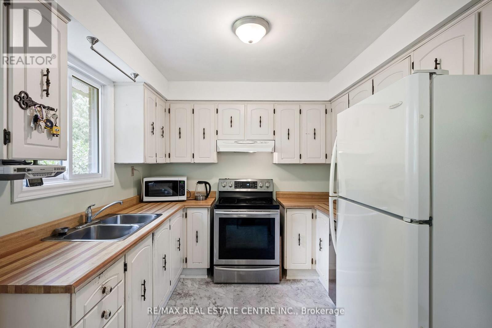 83 Brenda Boulevard, Orangeville, Ontario  L9W 3L3 - Photo 10 - W12466644