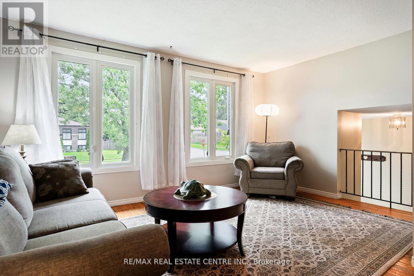 83 Brenda Boulevard, Orangeville, Ontario  L9W 3L3 - Photo 7 - W12466644