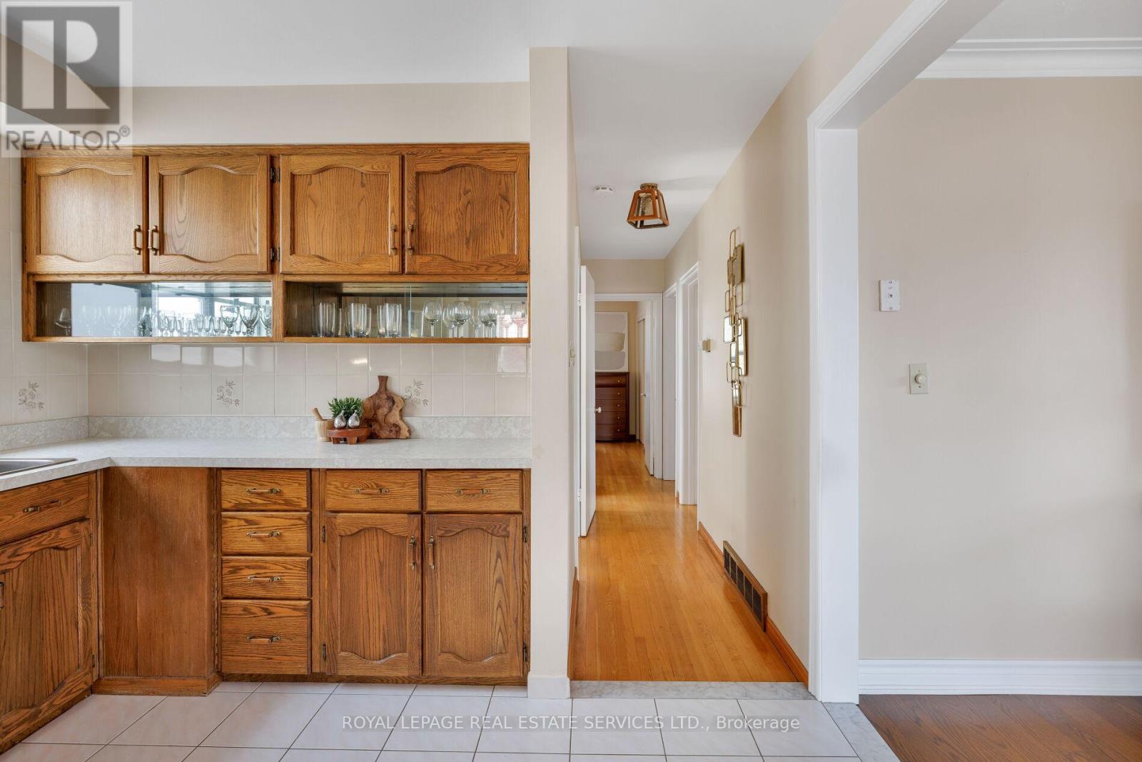 339 Woodale Avenue, Oakville, Ontario  L6K 2N8 - Photo 17 - W12466658