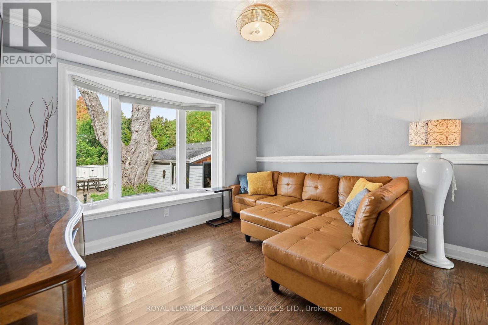 677 Greenwood Drive, Burlington, Ontario  L7T 3P4 - Photo 13 - W12466669