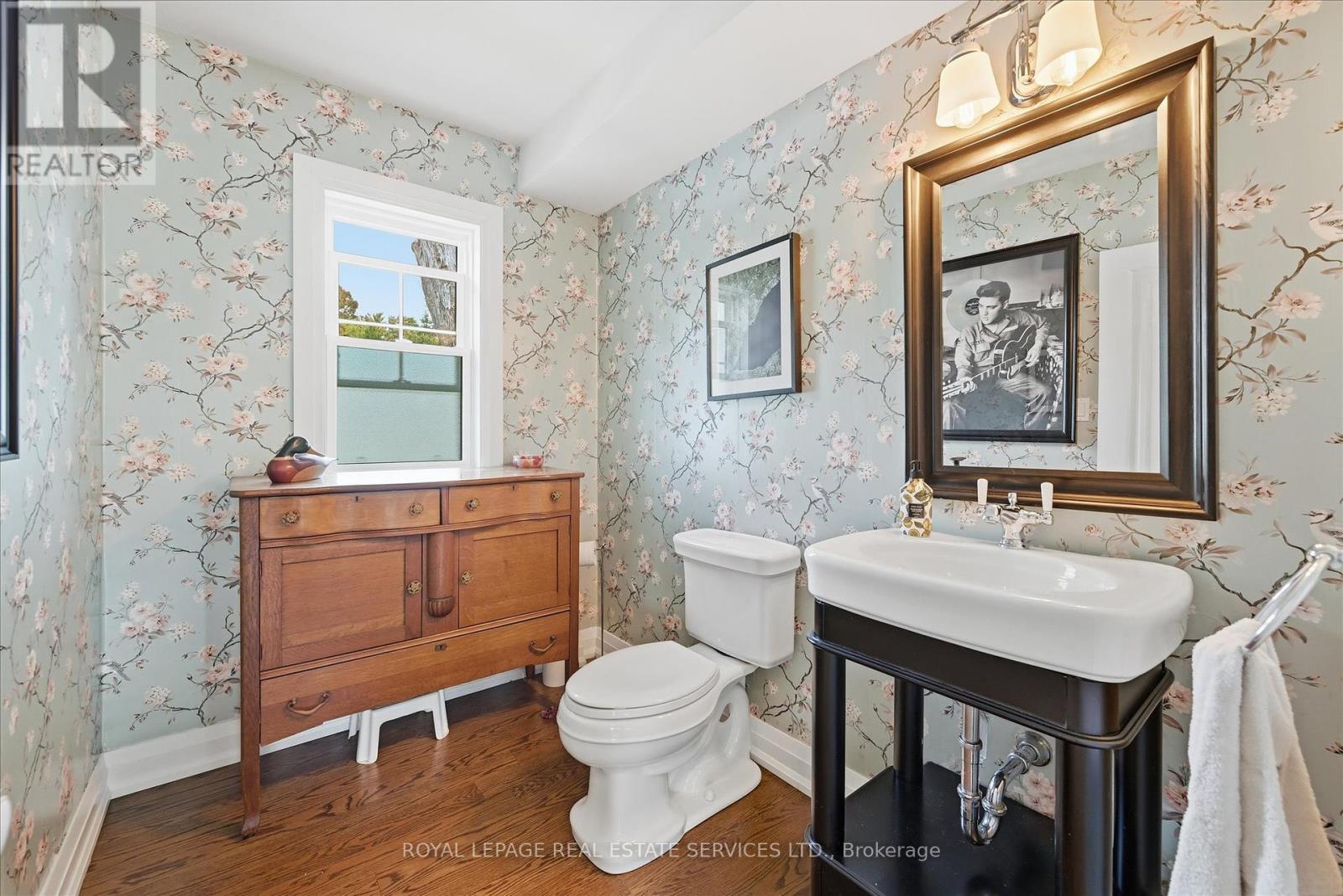 677 Greenwood Drive, Burlington, Ontario  L7T 3P4 - Photo 17 - W12466669