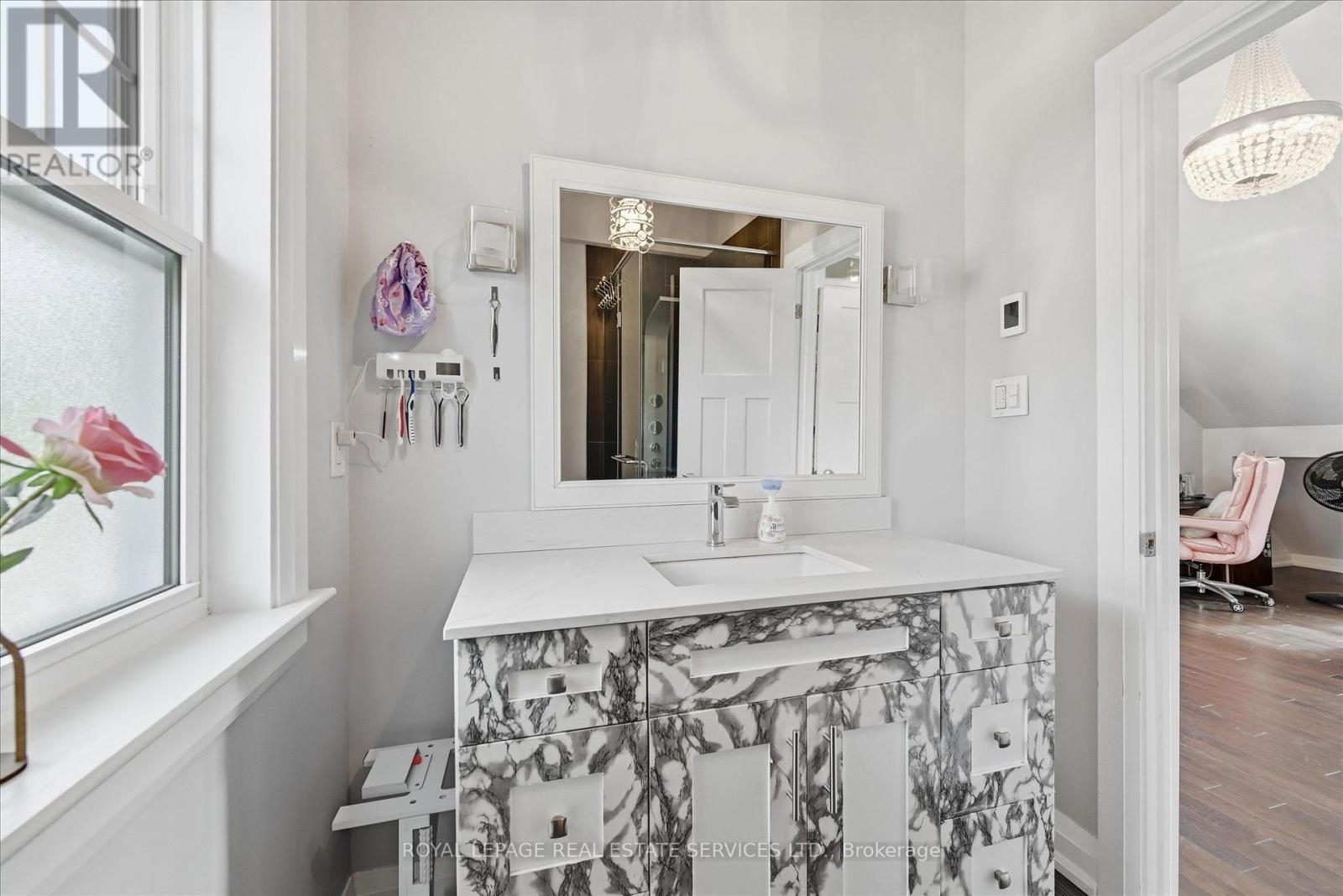 677 Greenwood Drive, Burlington, Ontario  L7T 3P4 - Photo 26 - W12466669