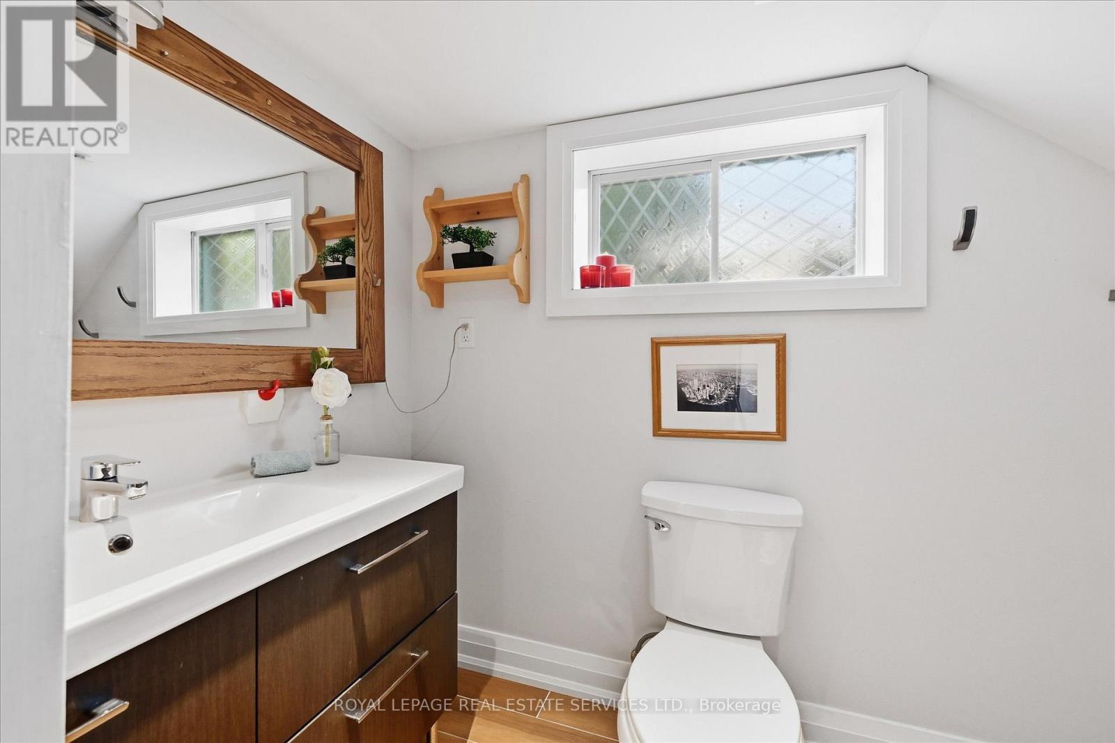 677 Greenwood Drive, Burlington, Ontario  L7T 3P4 - Photo 32 - W12466669