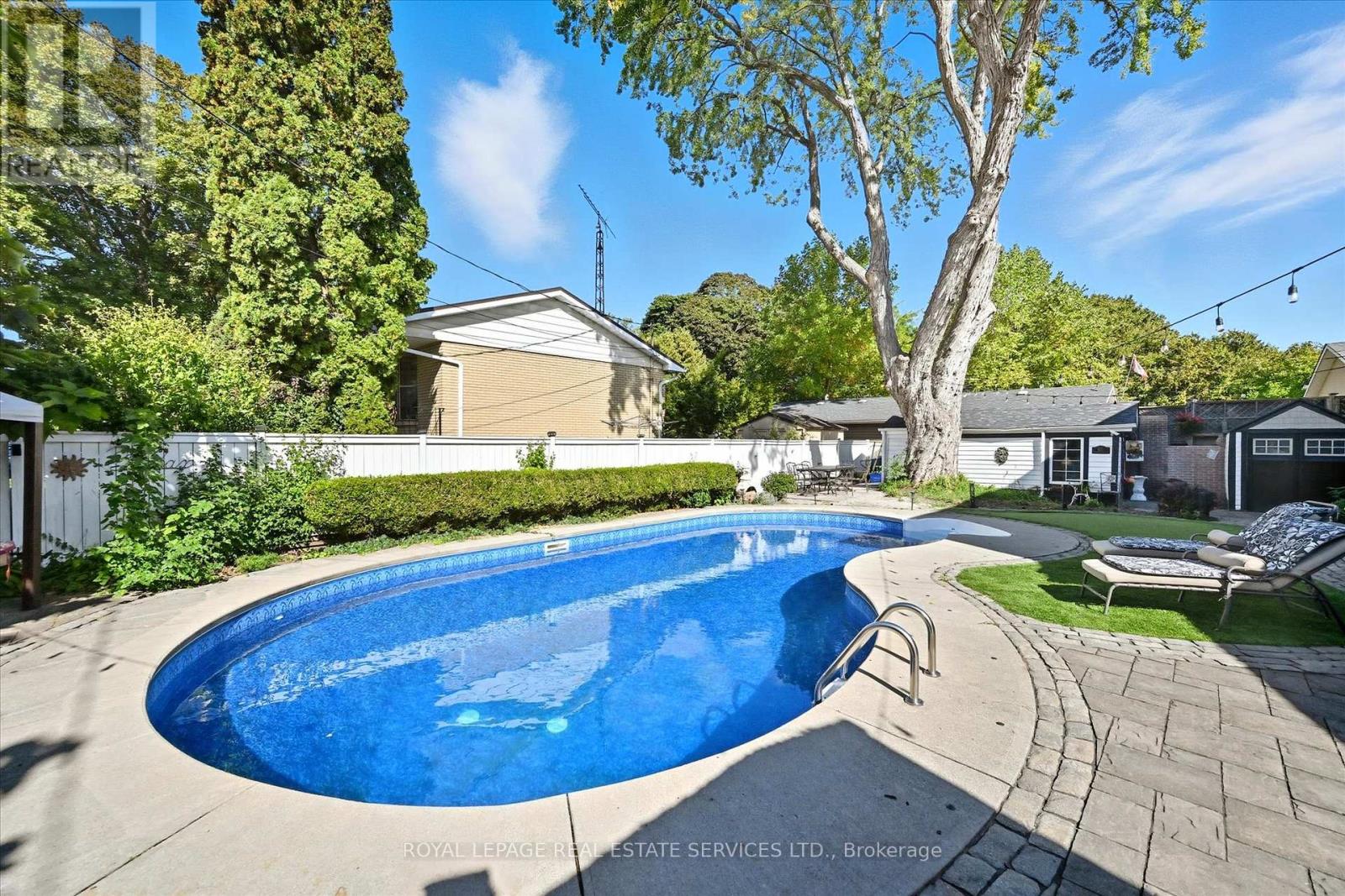 677 Greenwood Drive, Burlington, Ontario  L7T 3P4 - Photo 37 - W12466669