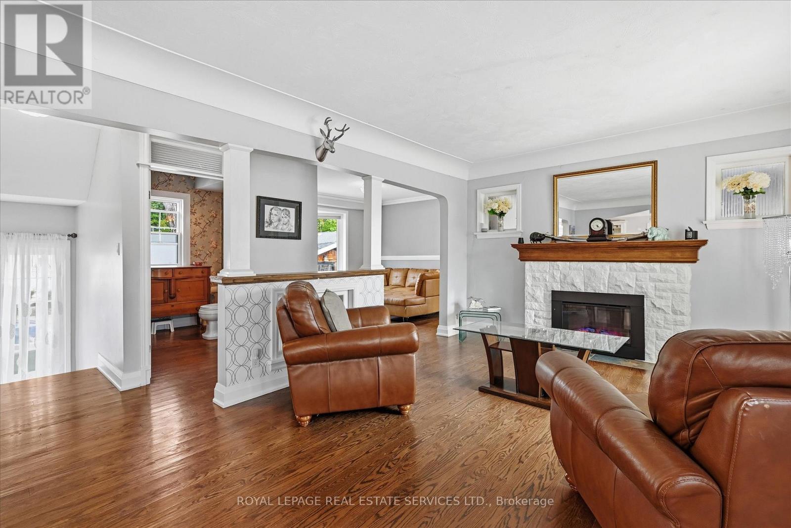 677 Greenwood Drive, Burlington, Ontario  L7T 3P4 - Photo 4 - W12466669