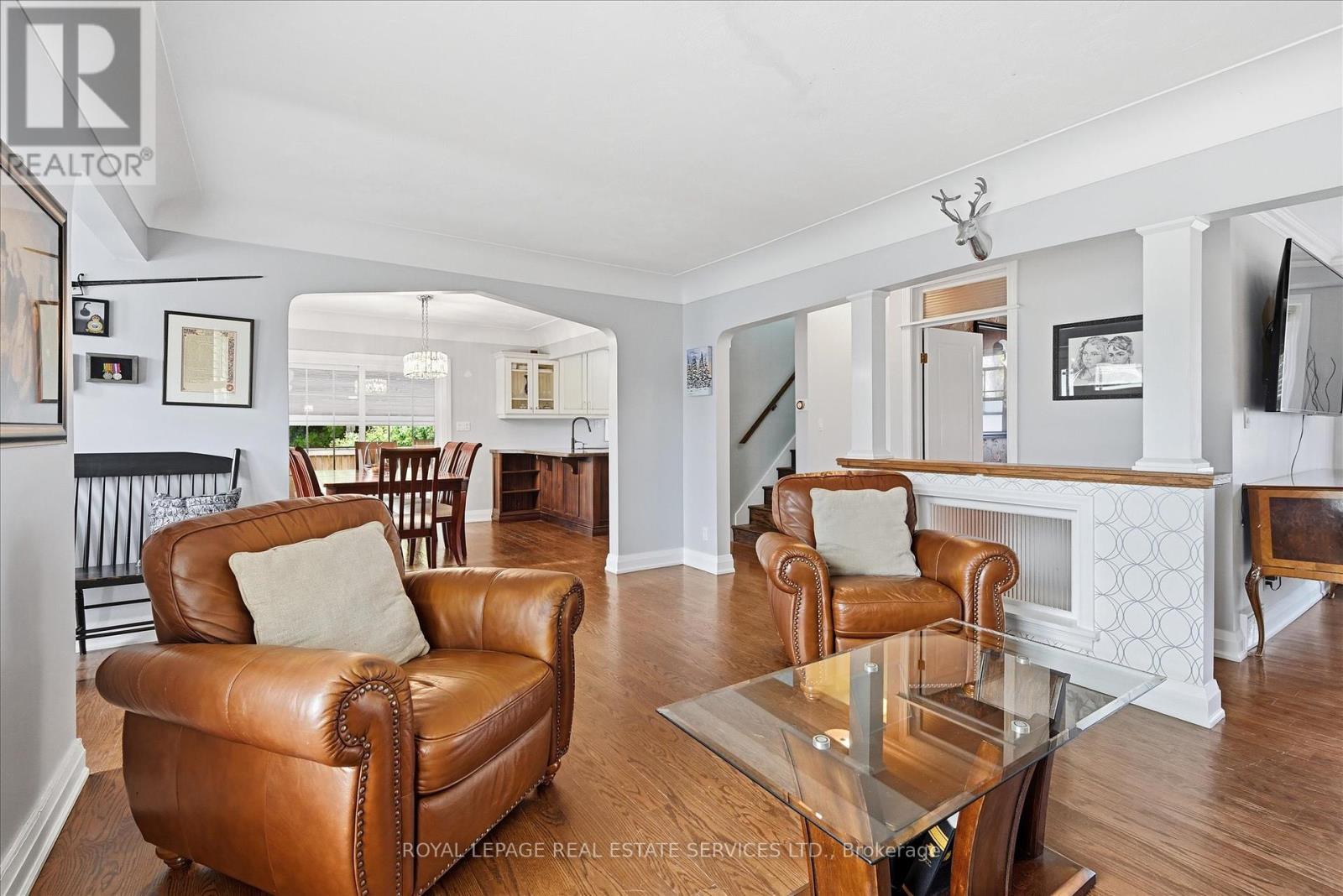 677 Greenwood Drive, Burlington, Ontario  L7T 3P4 - Photo 5 - W12466669