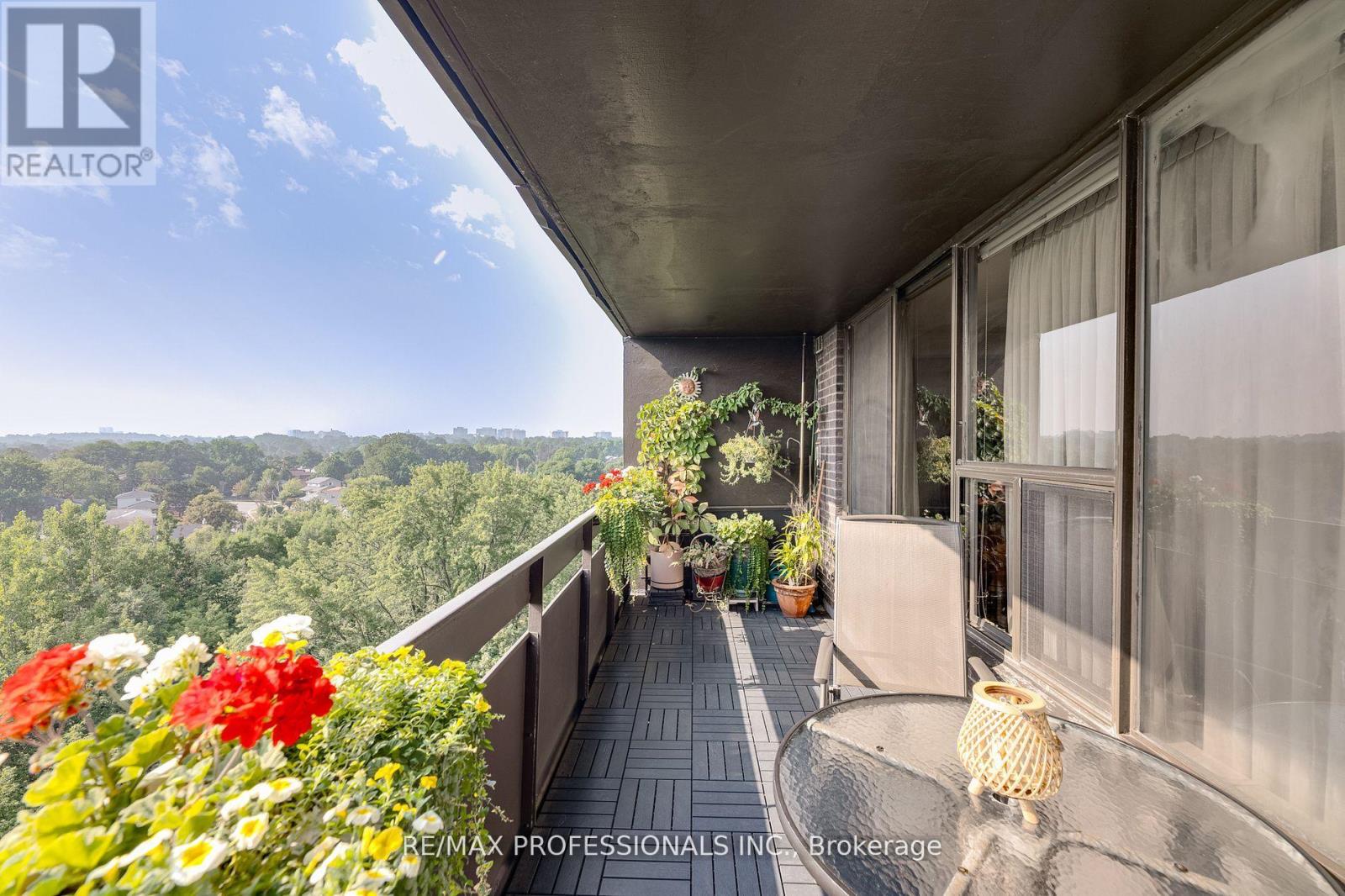907 - 11 Wincott Drive, Toronto, Ontario  M9R 2R9 - Photo 21 - W12466692