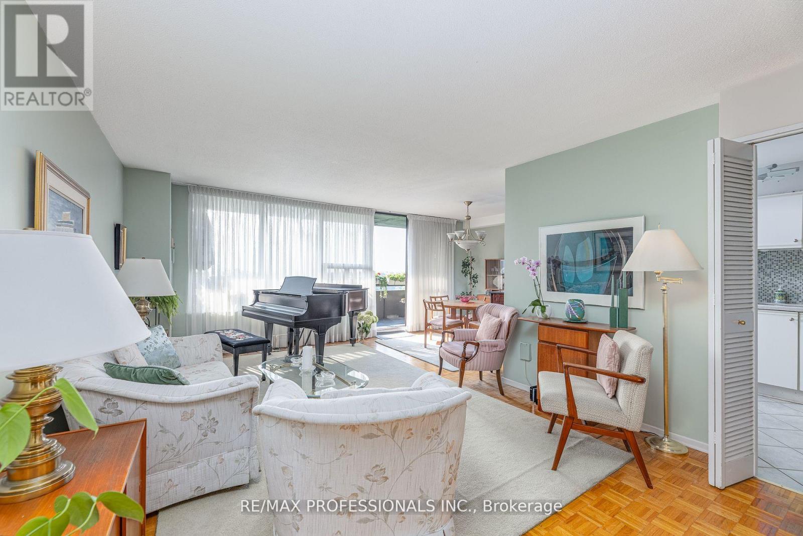 907 - 11 Wincott Drive, Toronto, Ontario  M9R 2R9 - Photo 5 - W12466692