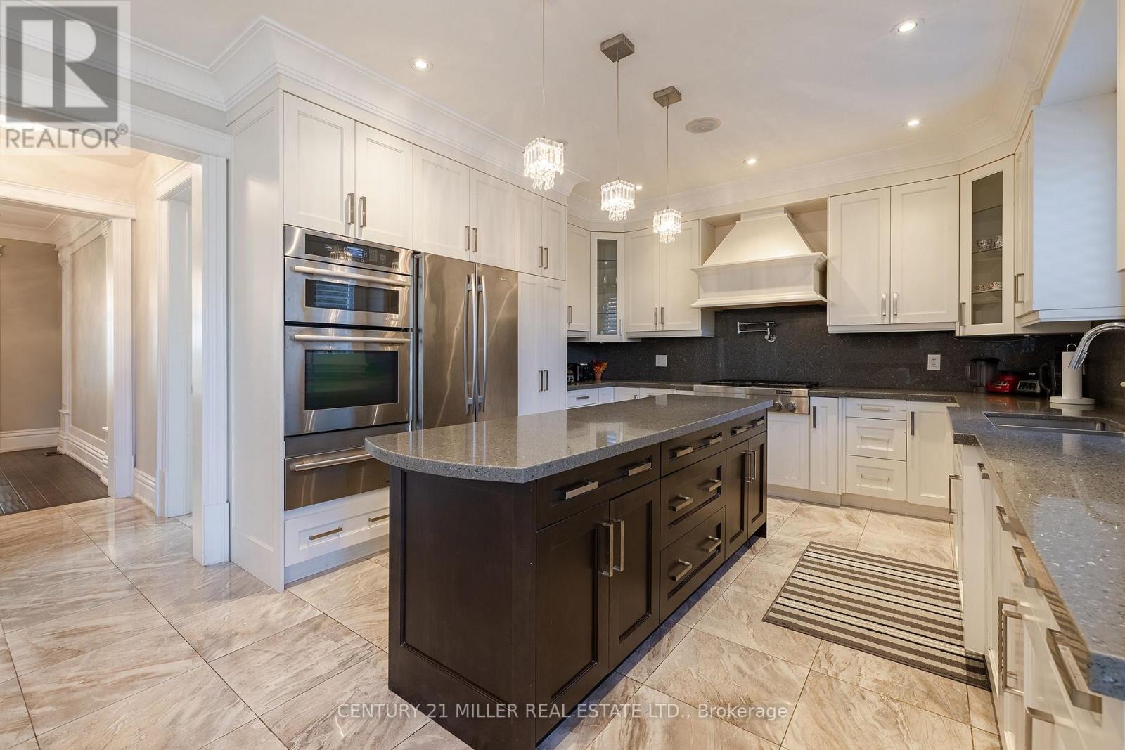 123 Mayfield Drive, Oakville, Ontario  L6H 1K6 - Photo 10 - W12466693