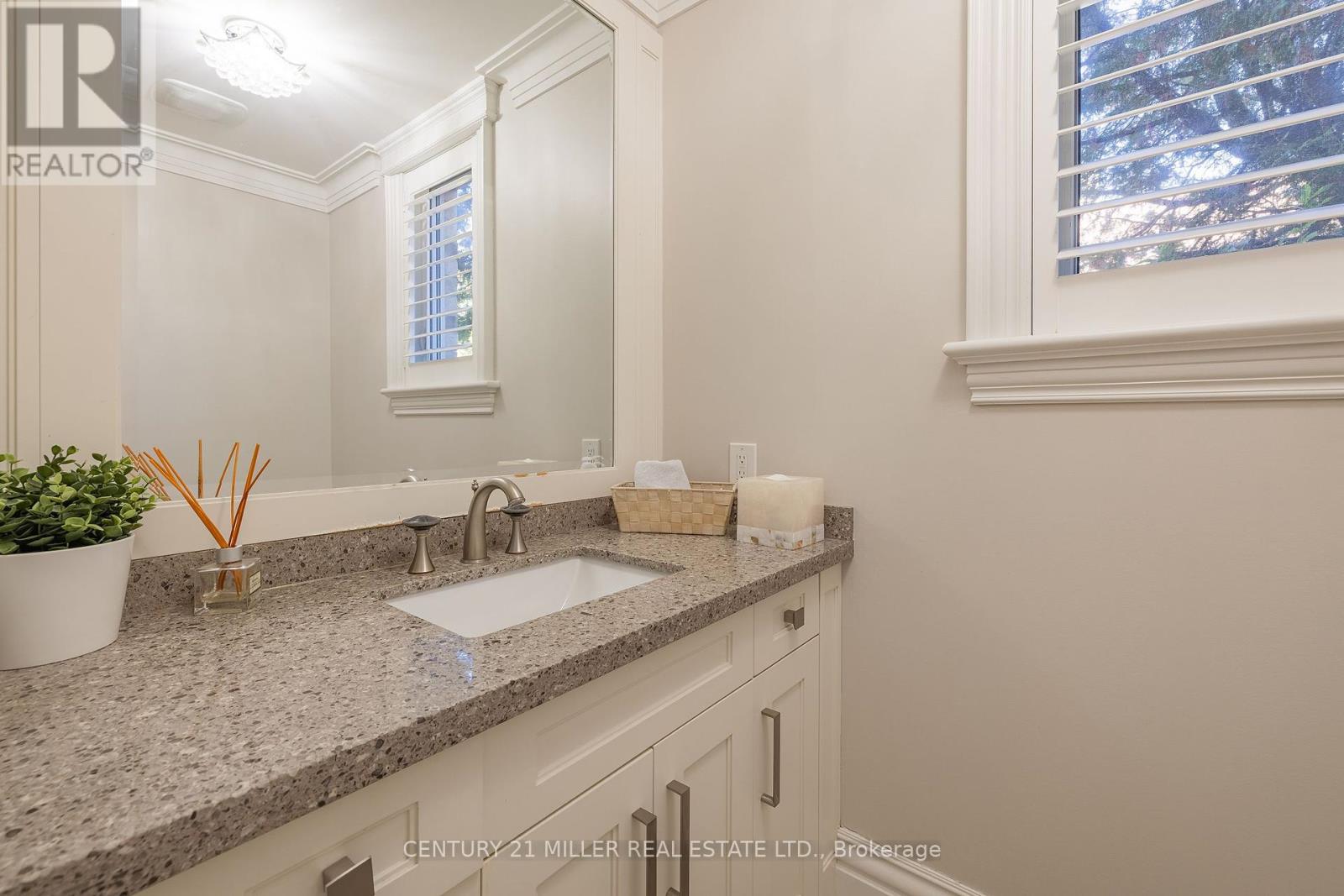 123 Mayfield Drive, Oakville, Ontario  L6H 1K6 - Photo 16 - W12466693