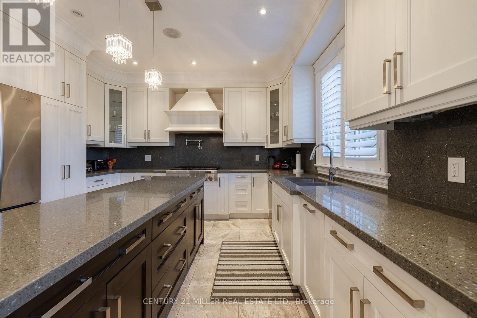 123 Mayfield Drive, Oakville, Ontario  L6H 1K6 - Photo 9 - W12466693
