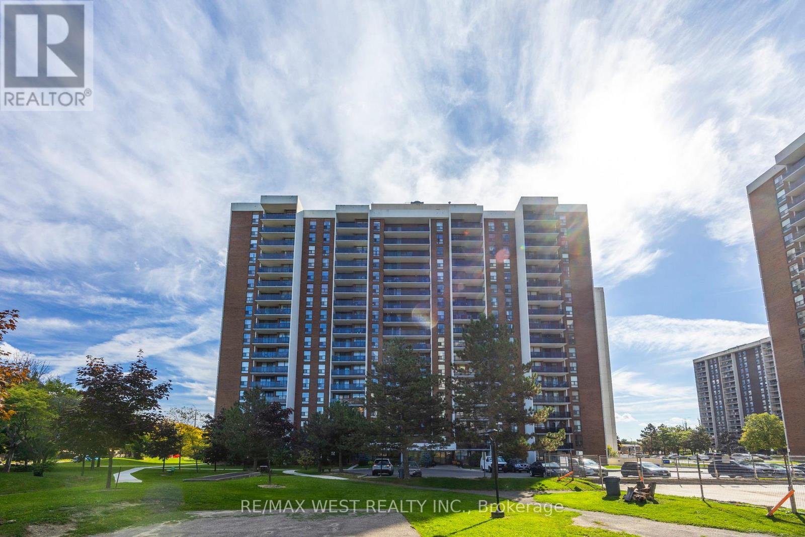 805 - 21 KNIGHTSBRIDGE ROAD, Brampton, Ontario