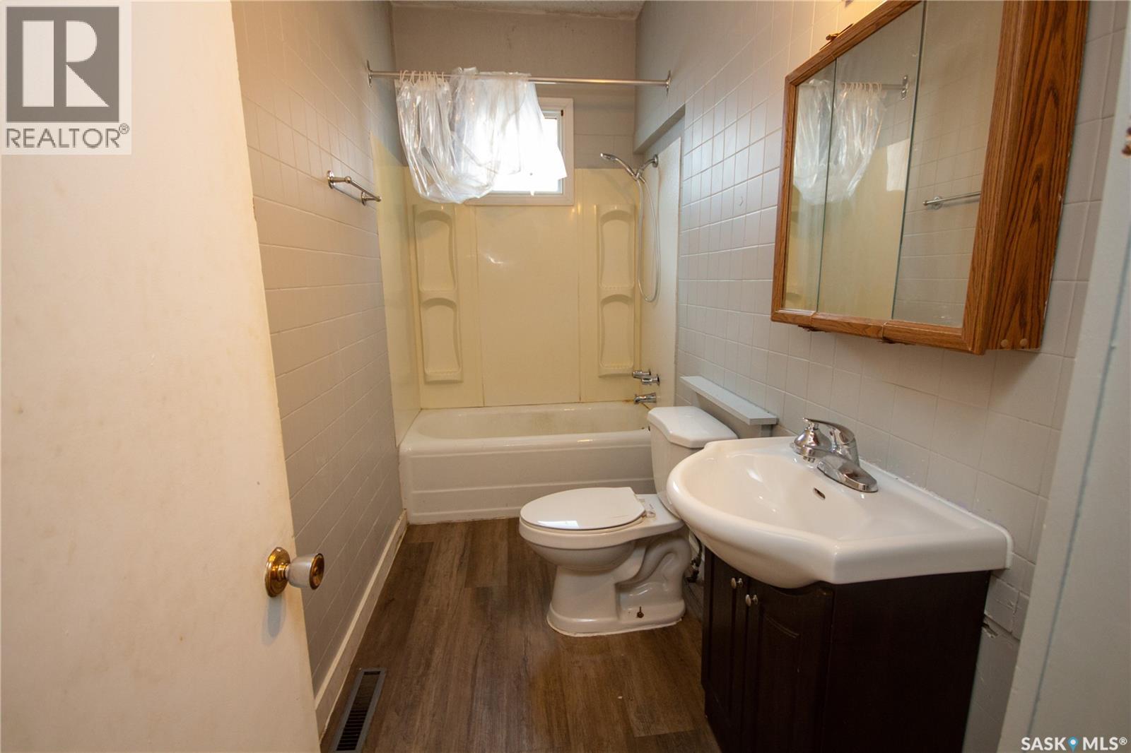1131 104th Street, North Battleford, Saskatchewan  S9A 1N5 - Photo 9 - SK015919