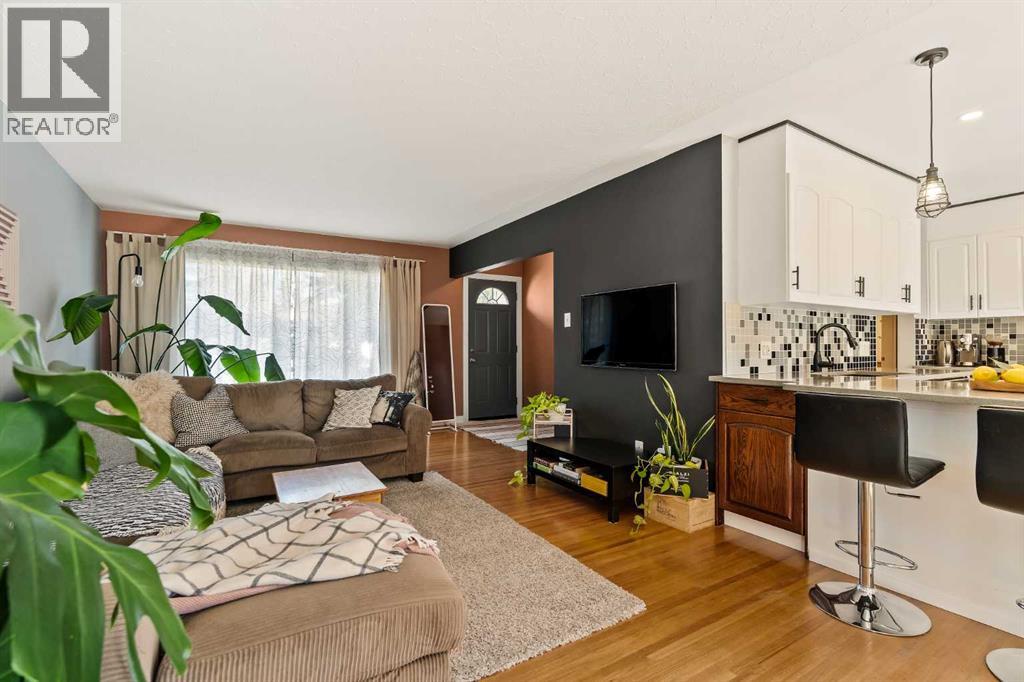 4915 43 Street Sw, Calgary, Alberta  T3E 3R2 - Photo 3 - A2264642