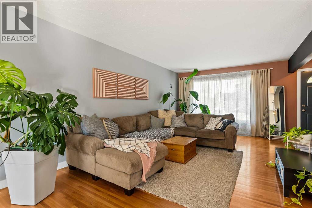 4915 43 Street Sw, Calgary, Alberta  T3E 3R2 - Photo 4 - A2264642
