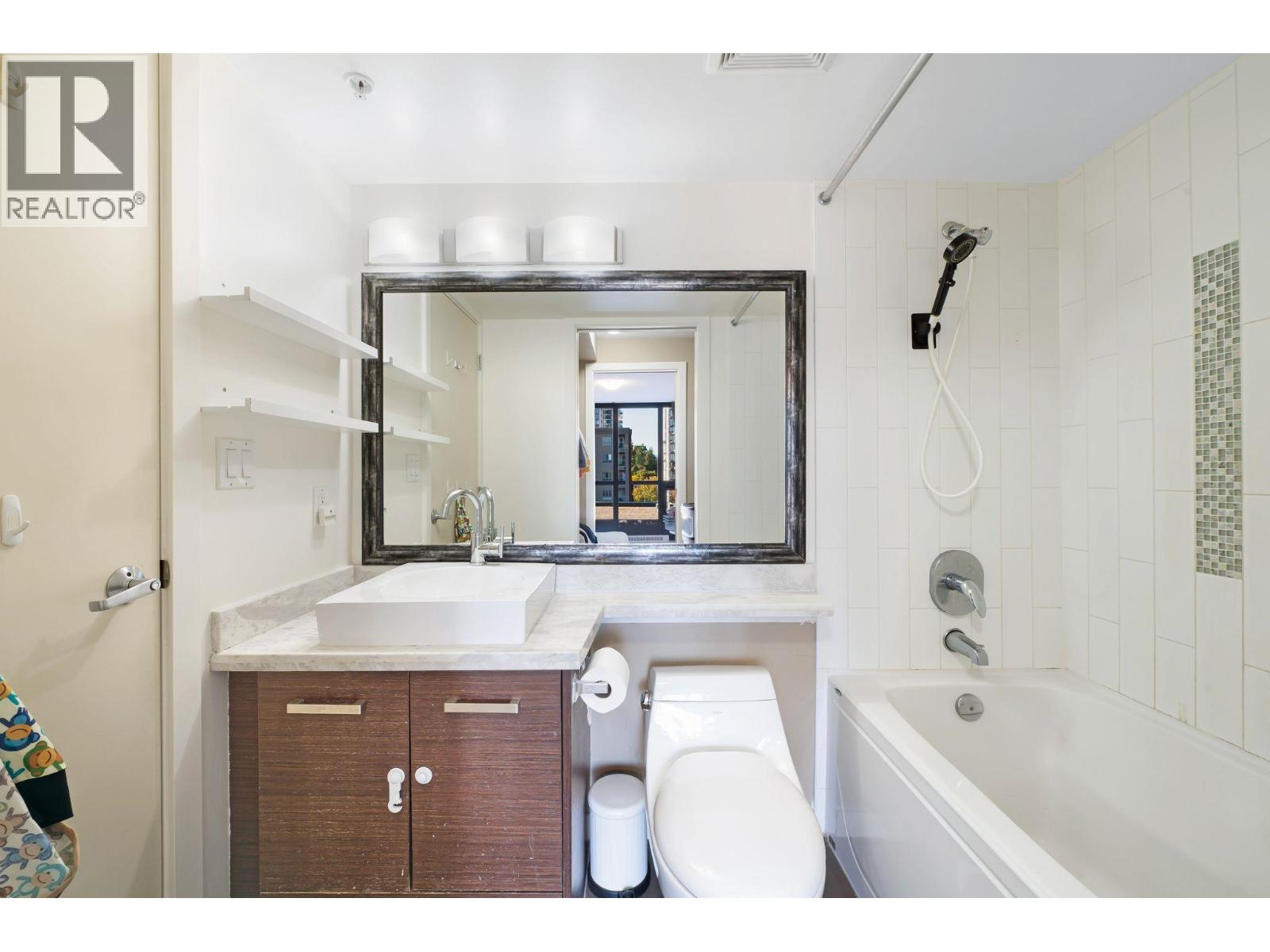 903 2959 Glen Drive, Coquitlam, British Columbia  V3B 0B8 - Photo 15 - R3058269