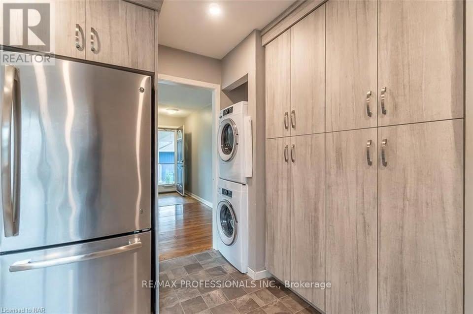 Upper - 35 Carriage Road, St. Catharines, Ontario  L2P 1S6 - Photo 10 - X12466601