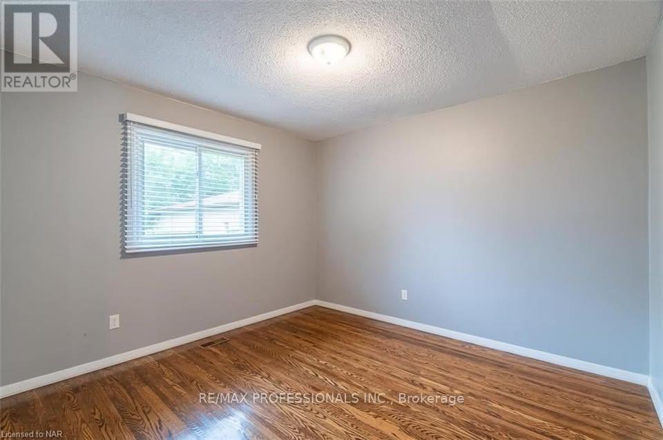 Upper - 35 Carriage Road, St. Catharines, Ontario  L2P 1S6 - Photo 12 - X12466601