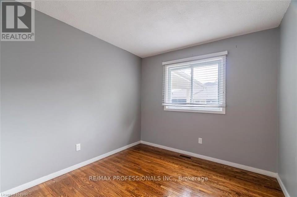 Upper - 35 Carriage Road, St. Catharines, Ontario  L2P 1S6 - Photo 15 - X12466601