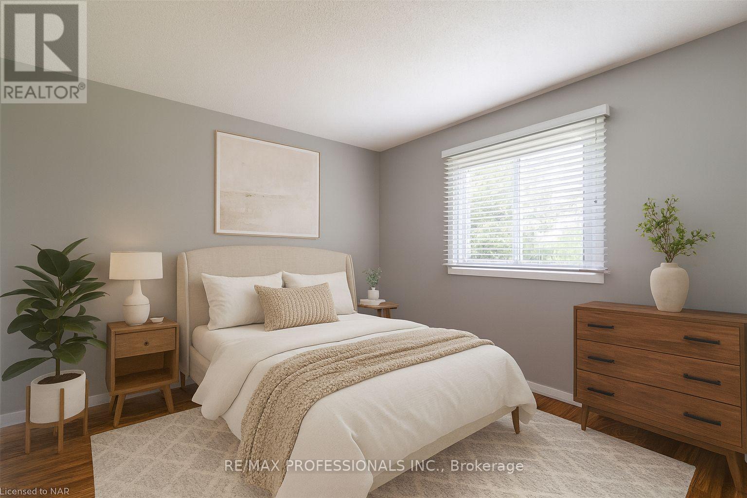 Upper - 35 Carriage Road, St. Catharines, Ontario  L2P 1S6 - Photo 16 - X12466601