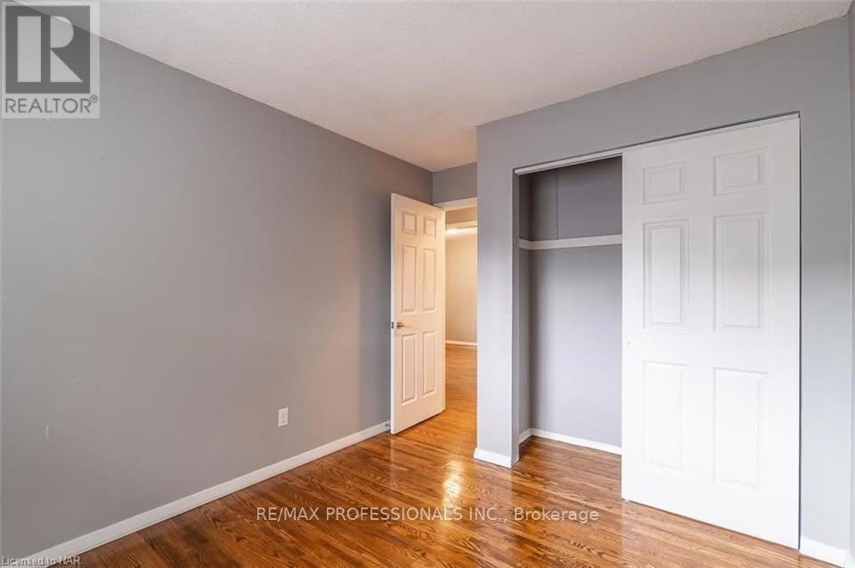 Upper - 35 Carriage Road, St. Catharines, Ontario  L2P 1S6 - Photo 18 - X12466601