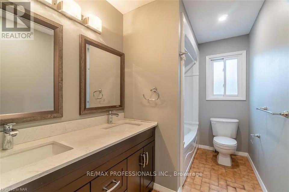 Upper - 35 Carriage Road, St. Catharines, Ontario  L2P 1S6 - Photo 19 - X12466601