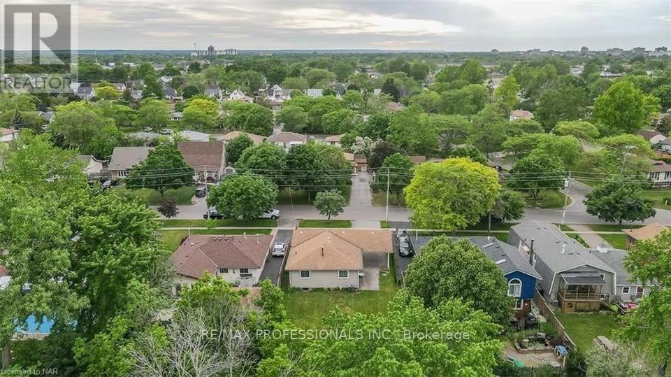 Upper - 35 Carriage Road, St. Catharines, Ontario  L2P 1S6 - Photo 24 - X12466601
