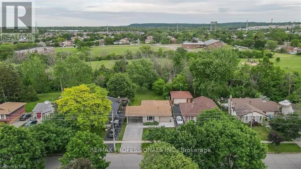 Upper - 35 Carriage Road, St. Catharines, Ontario  L2P 1S6 - Photo 25 - X12466601