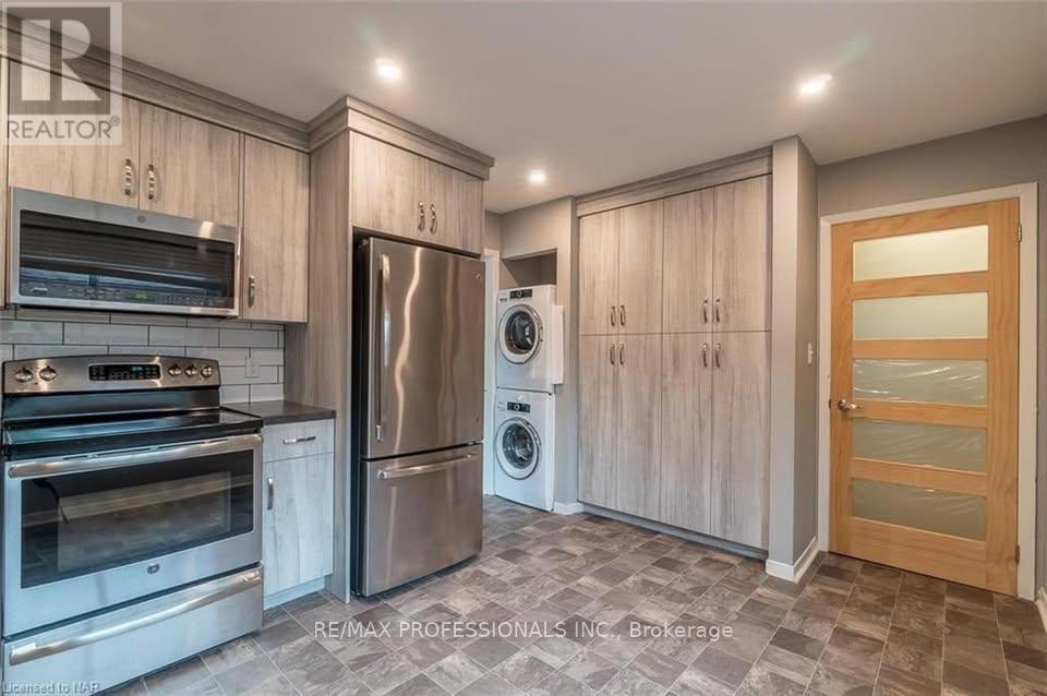 Upper - 35 Carriage Road, St. Catharines, Ontario  L2P 1S6 - Photo 9 - X12466601