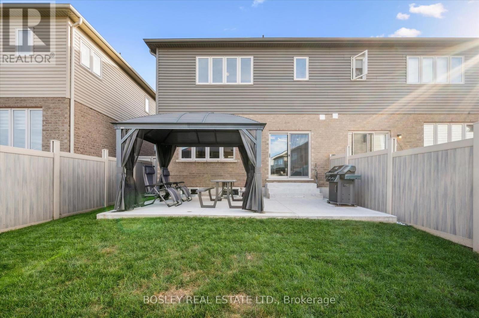 238 Vincent Drive, North Dumfries, Ontario  N0B 1E0 - Photo 32 - X12466671