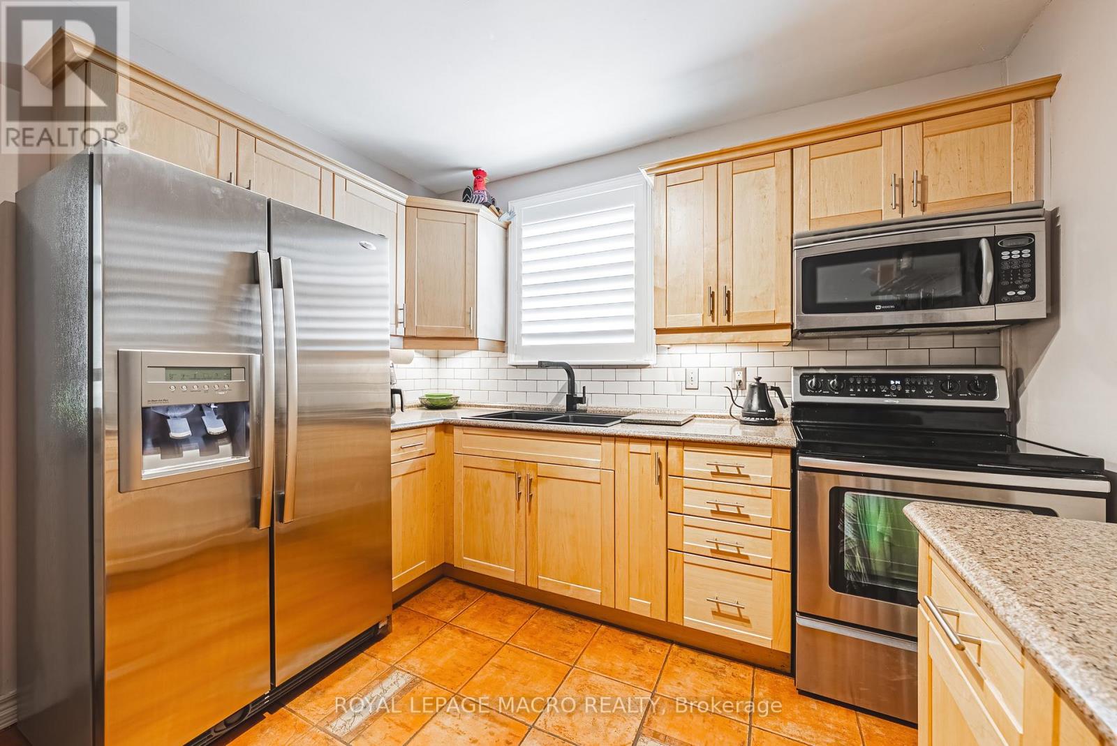 31 Buchanan Street, Hamilton, Ontario  L9A 2V7 - Photo 11 - X12466702