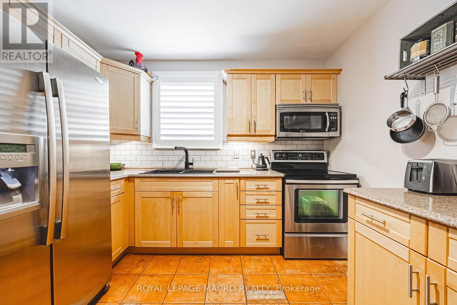 31 Buchanan Street, Hamilton, Ontario  L9A 2V7 - Photo 12 - X12466702
