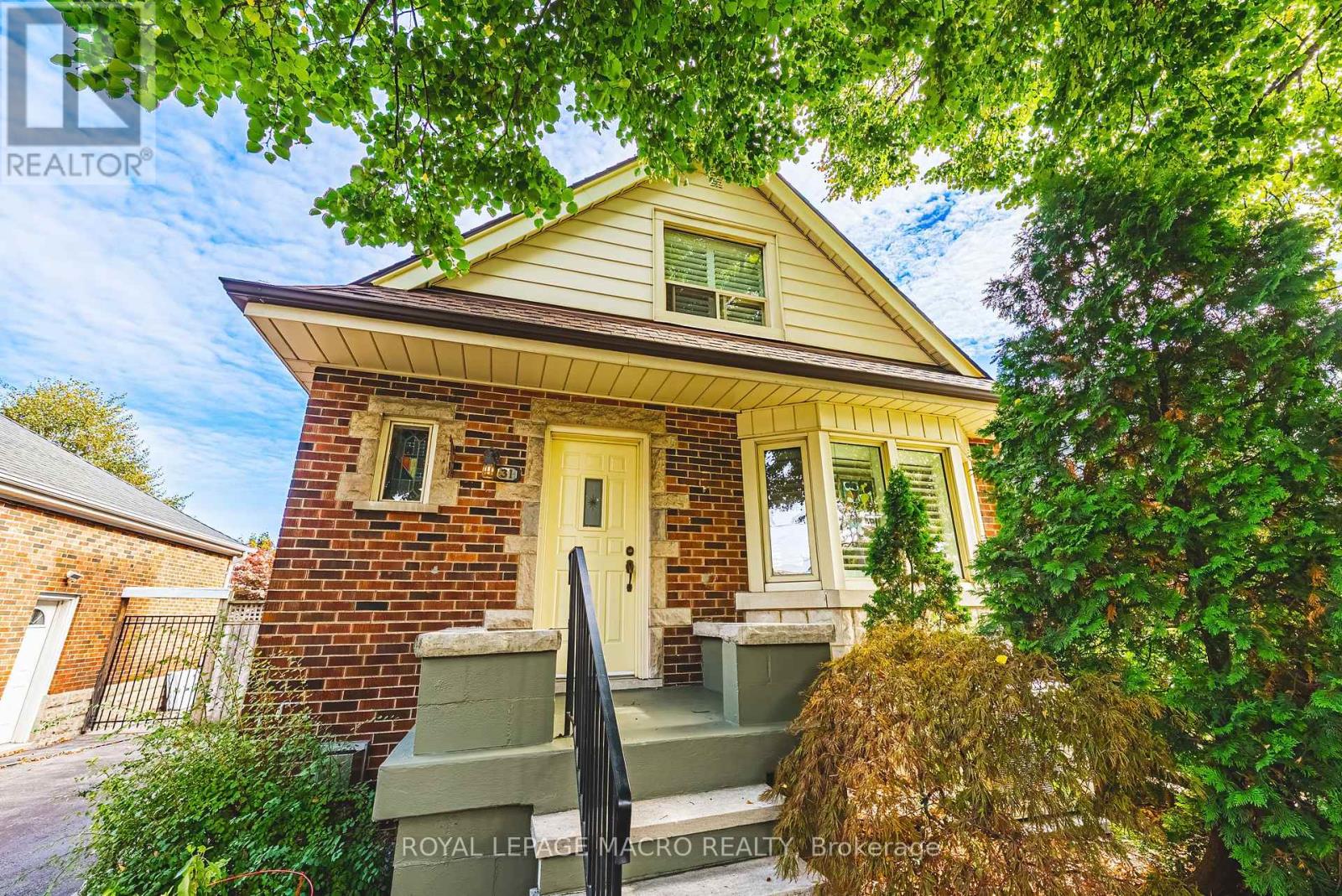 31 Buchanan Street, Hamilton, Ontario  L9A 2V7 - Photo 5 - X12466702