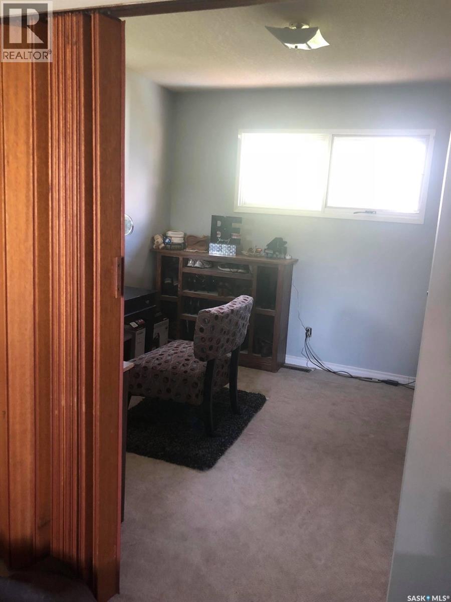 310 Dominion Road, Assiniboia, Saskatchewan  S0H 0B0 - Photo 8 - SK020974