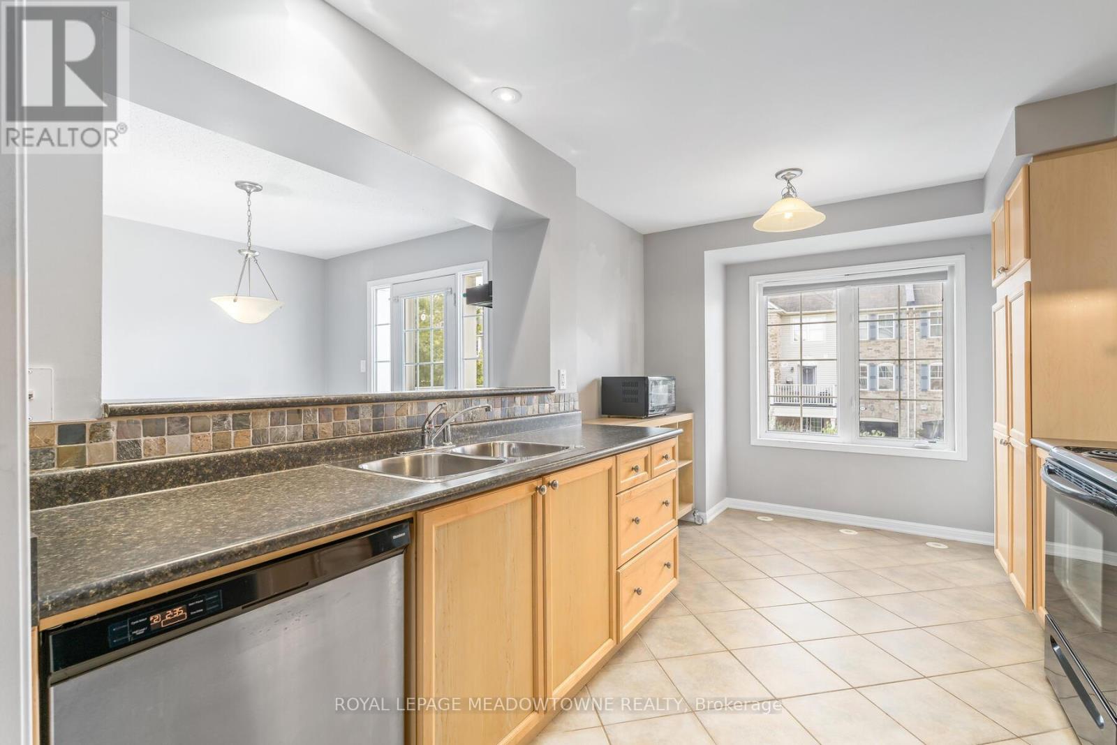 629 Frank Place, Milton, Ontario  L9T 0R1 - Photo 2 - W12454381