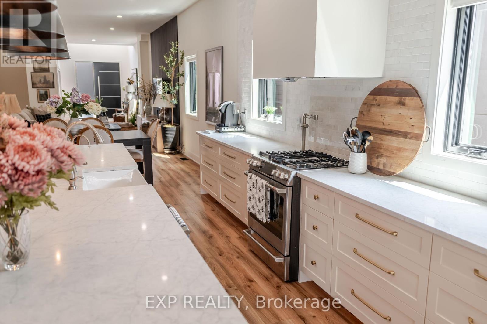 12a Viewmount Drive, Ottawa, Ontario  K2G 1R5 - Photo 7 - X12107769