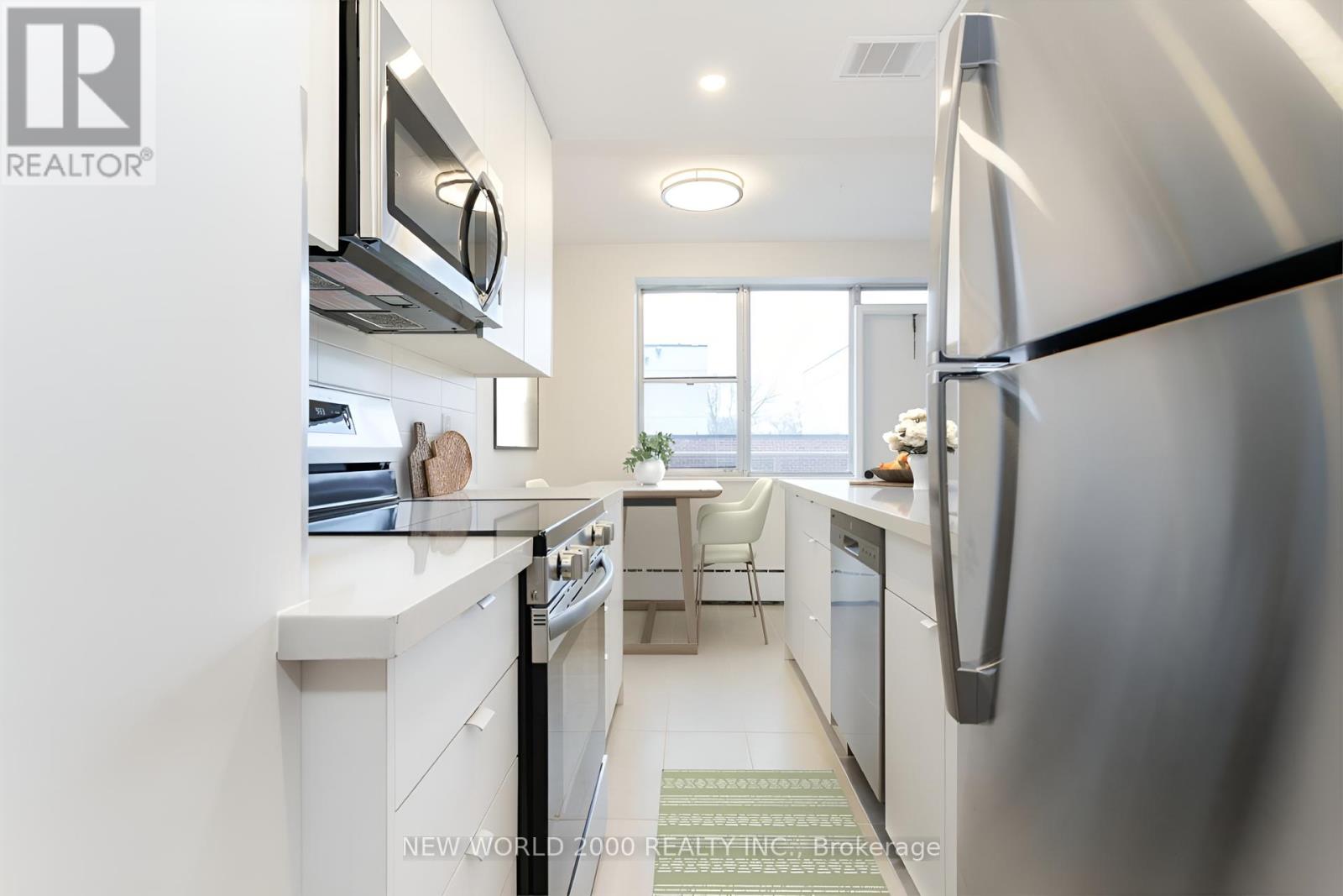 303 - 1220 Bayview Avenue, Toronto, Ontario  M4G 2Z7 - Photo 2 - C12466728