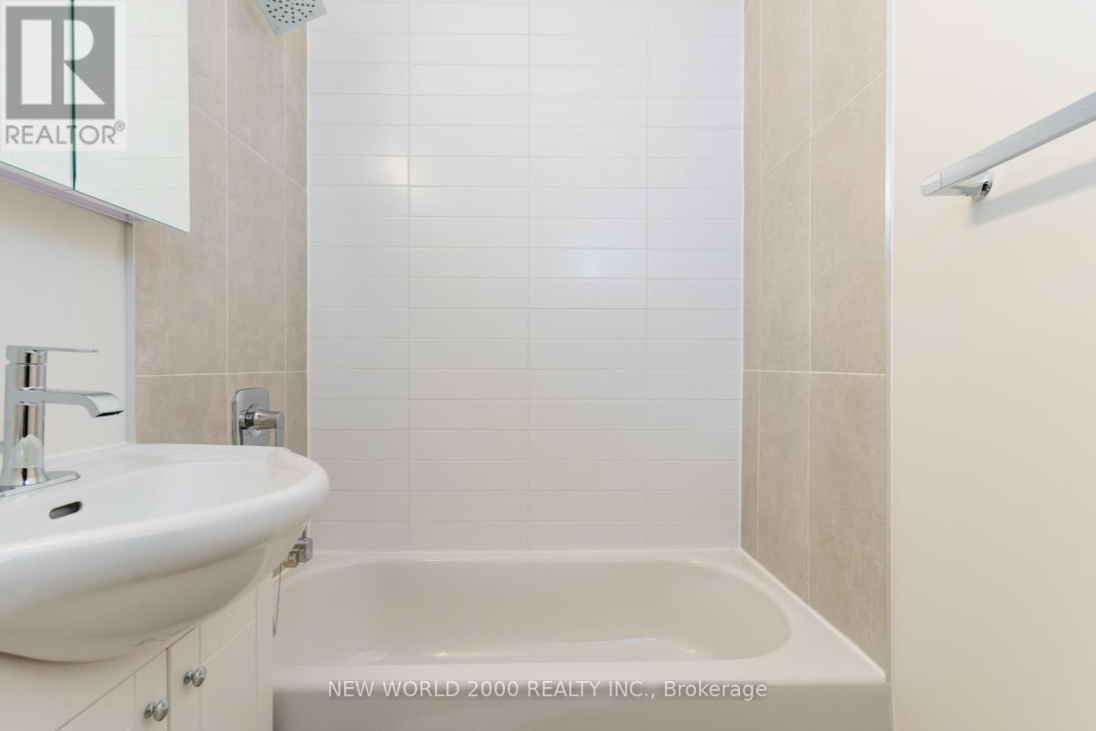 303 - 1220 Bayview Avenue, Toronto, Ontario  M4G 2Z7 - Photo 9 - C12466728