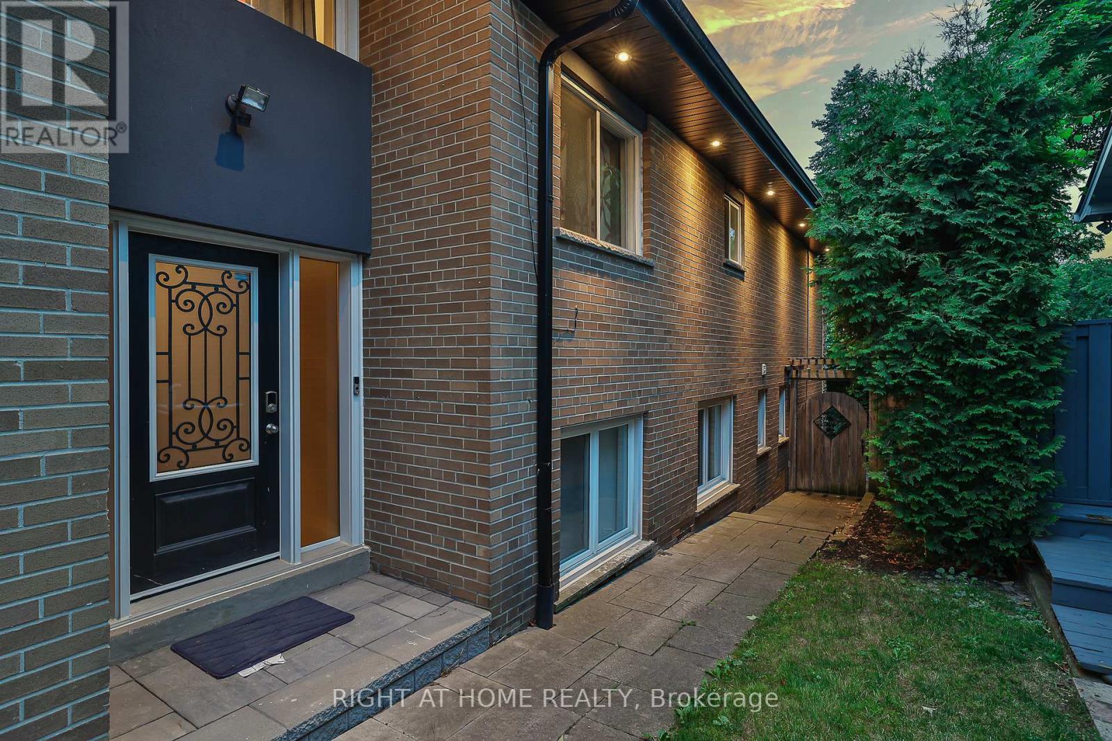 40 Heathview Avenue, Toronto, Ontario  M2K 2C1 - Photo 5 - C12466736