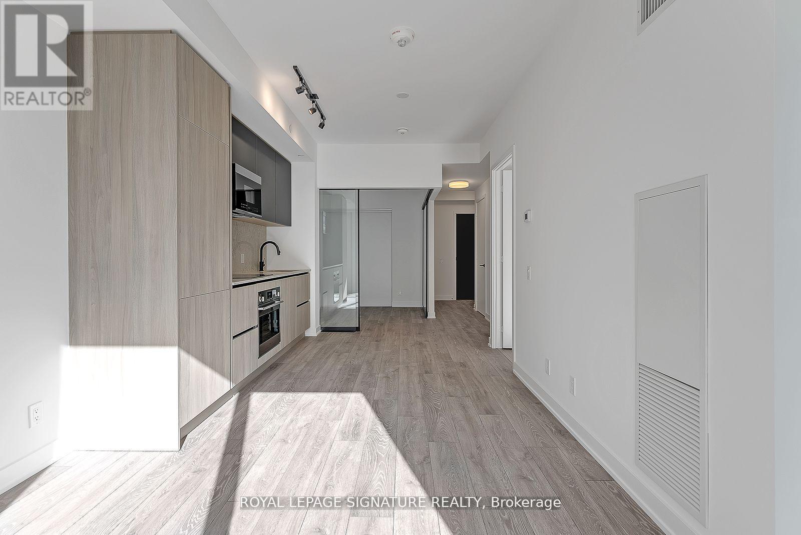810 - 108 Peter Street, Toronto, Ontario  M5V 2G7 - Photo 2 - C12466751