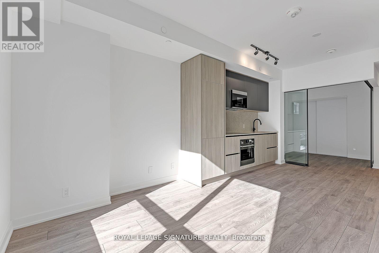 810 - 108 Peter Street, Toronto, Ontario  M5V 2G7 - Photo 3 - C12466751