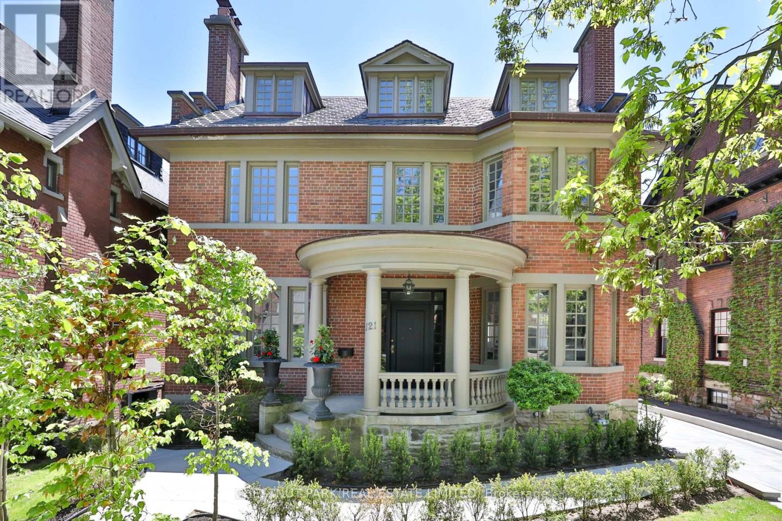 121 ROXBOROUGH DRIVE, Toronto, Ontario