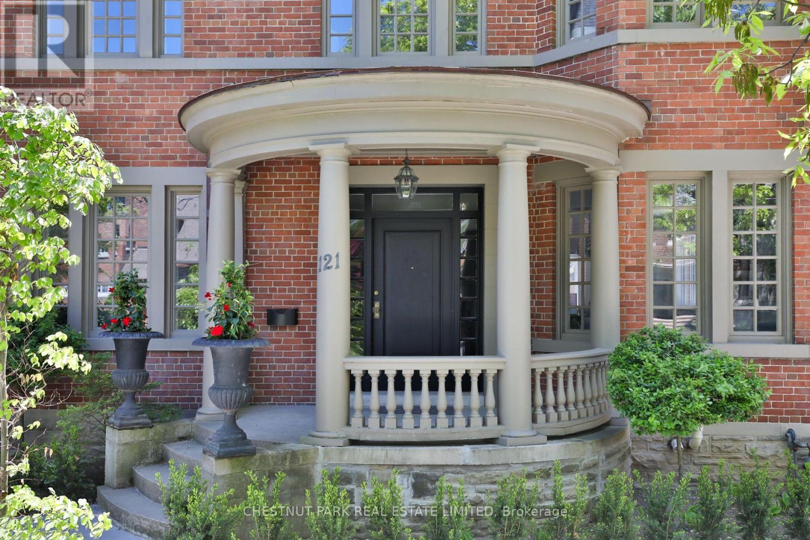 121 Roxborough Drive, Toronto, Ontario  M4W 1X5 - Photo 3 - C12466760