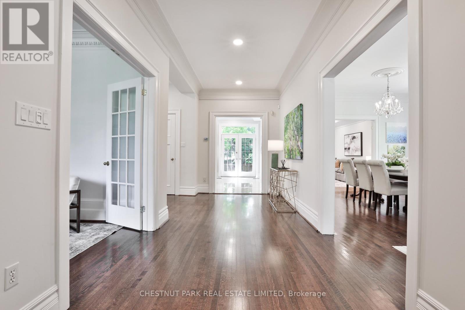 121 Roxborough Drive, Toronto, Ontario  M4W 1X5 - Photo 4 - C12466760